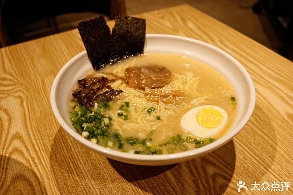 招牌豚骨拉面图片