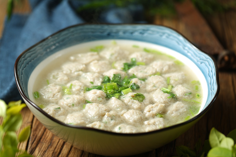 小船黄花鱼丸汤图片