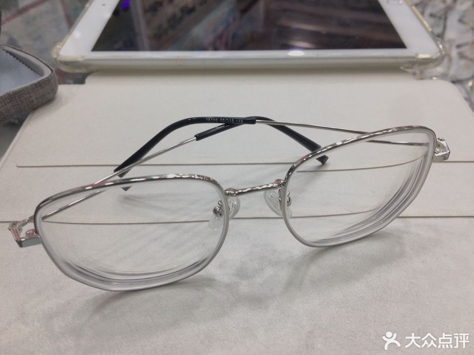 亮明眼镜(南城路店)