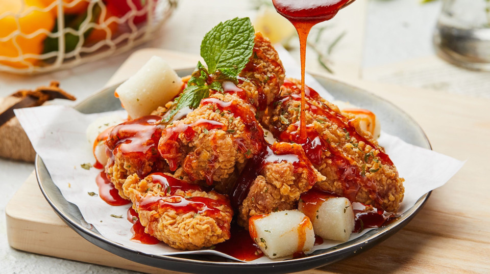 招牌甜辣淋酱炸鸡图片