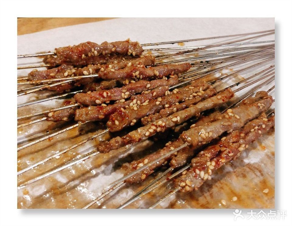 路边嫩牛瘦串图片