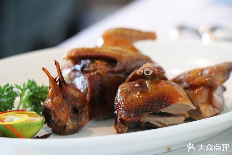 玻璃脆皮乳鸽皇图片