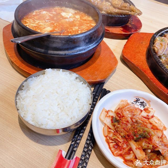 餐飲服務 餐館 正餐 韓式正餐 > 米村拌飯館海鮮豆腐湯