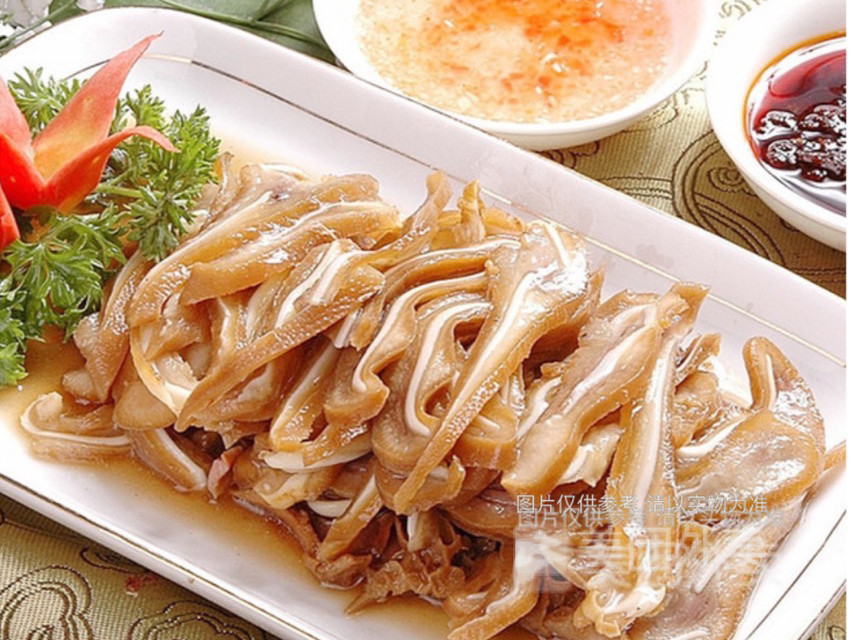 和其正猪耳朵推荐菜:港禾盛博白白切美食位于南宁市邕宁区大唐盛世