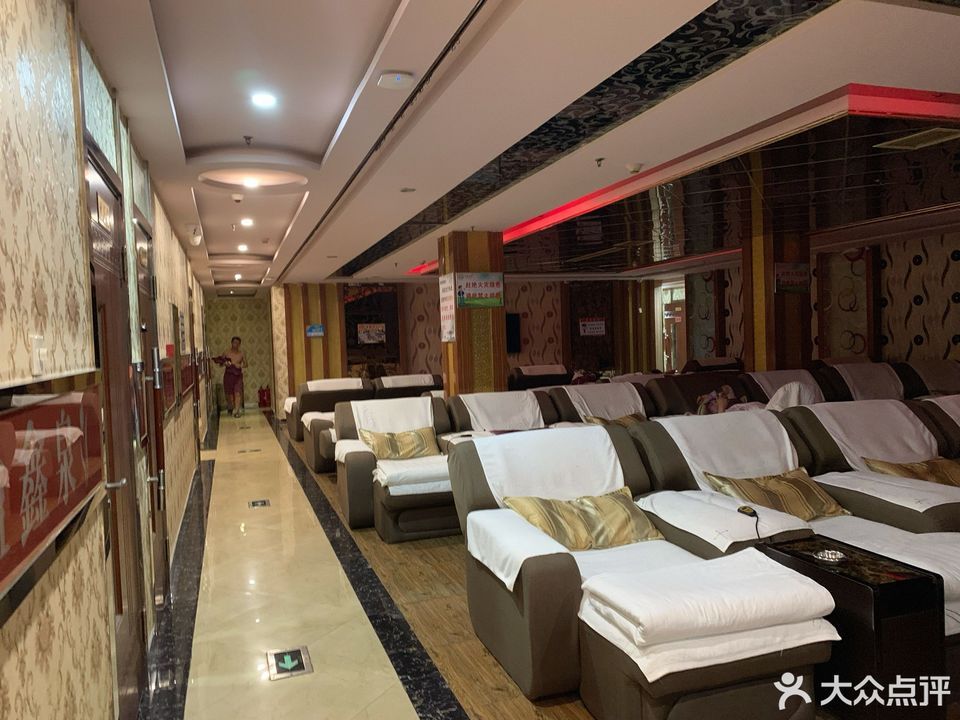 在哪,在哪里,在哪儿):沈阳市铁西区齐贤南街121号电话:珍溪泉浴池地址