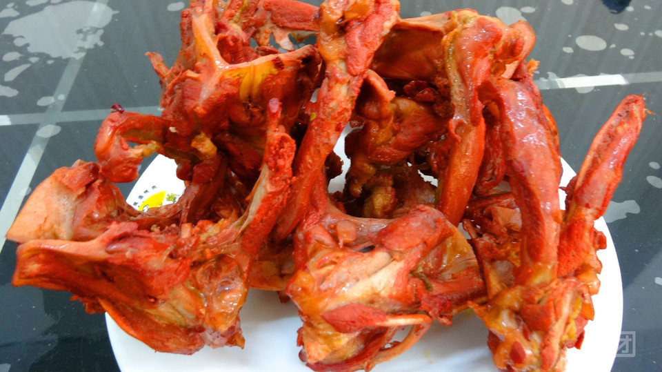 品品香黑鸭锁骨