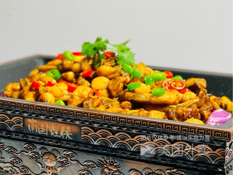 油焖蒜香牛蛙干锅图片