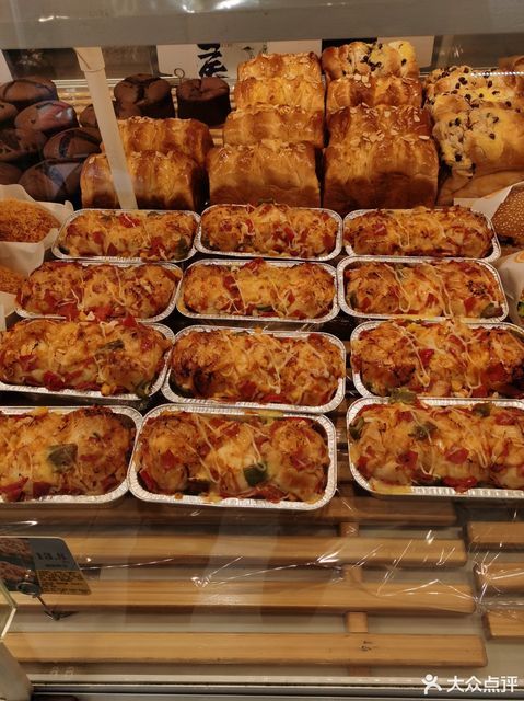 黑眼豆豆津乐园蛋糕草莓慕斯分类:糕饼店;面包店;甜品店;面包西点