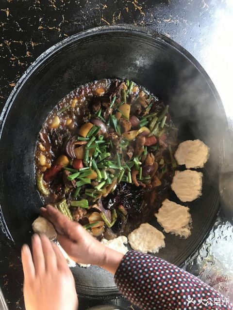 清雅乡村土灶柴火鸡