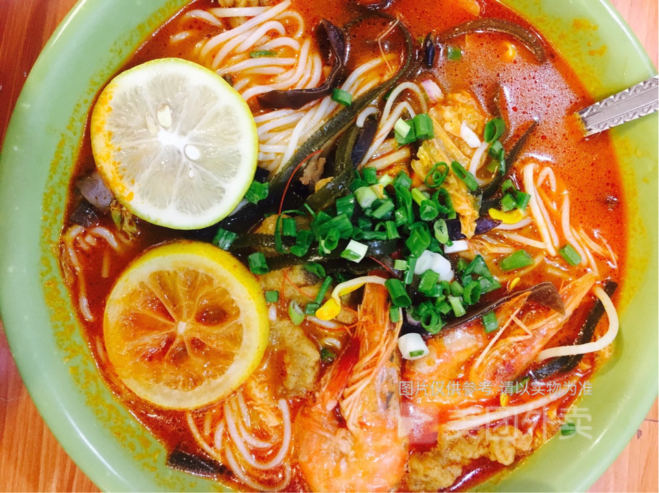 冬阴功酥肉米线图片