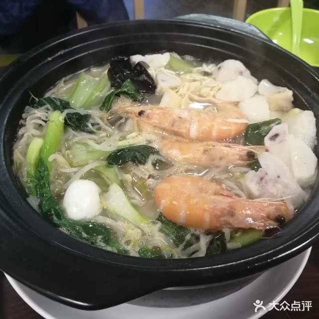 海鲜砂锅米线推荐菜:三合过桥米线位于大庆市龙凤区湖滨大街