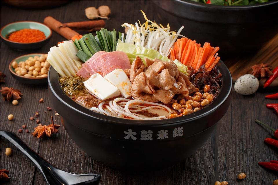 大鼓川香麻辣肥肠米线图片