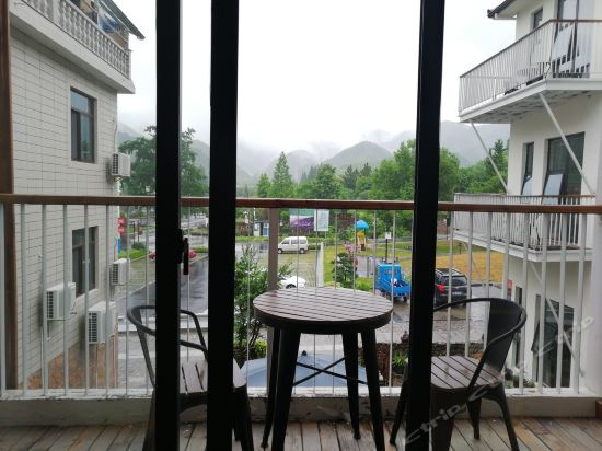                 安吉胡青法客栈