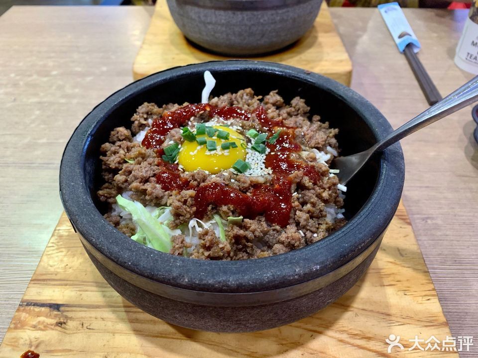 石锅烤牛肉饭图片