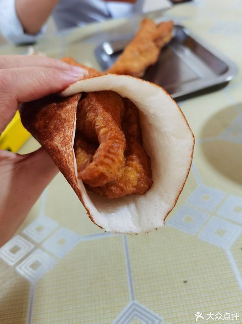 米饼包油条图片
