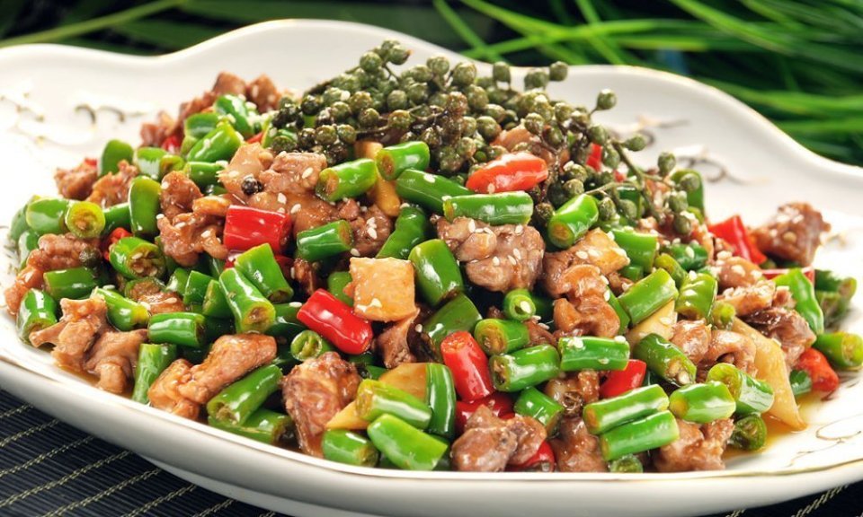 歌乐山辣子鸡推荐菜:花椒海椒(江湖菜)位于济南市历下区工业南路102-9