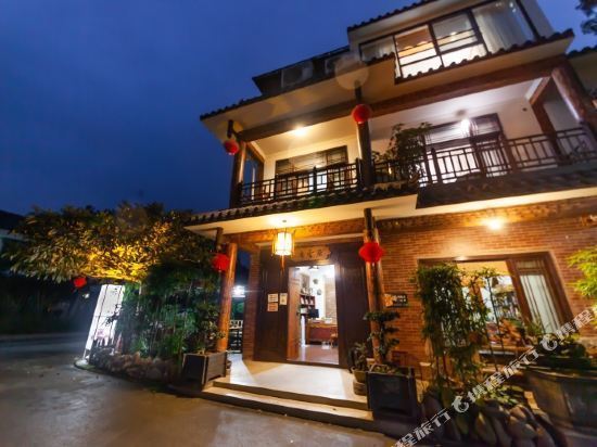                  座芸居民宿客栈