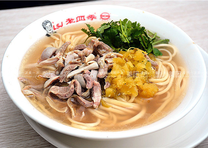 鸡架推荐菜:老徐记(老四季试验店)位于本溪市平山区解放南路80号