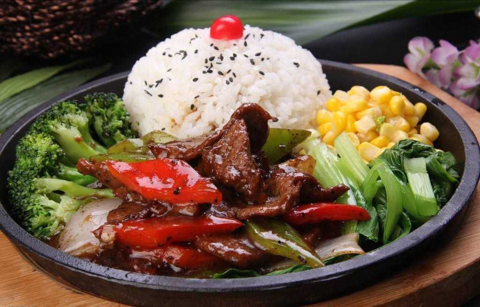 铁板红烧牛肉饭图片