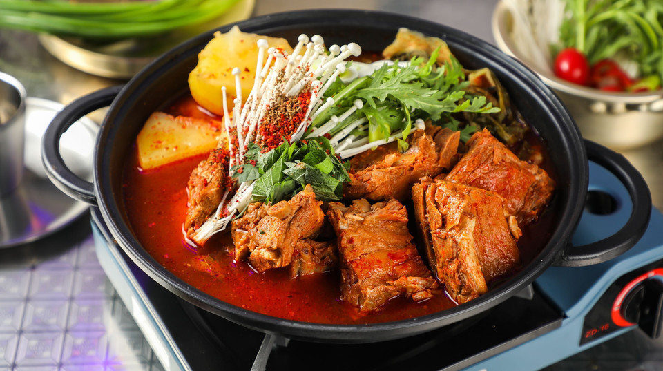 韩式脊骨土豆锅图片