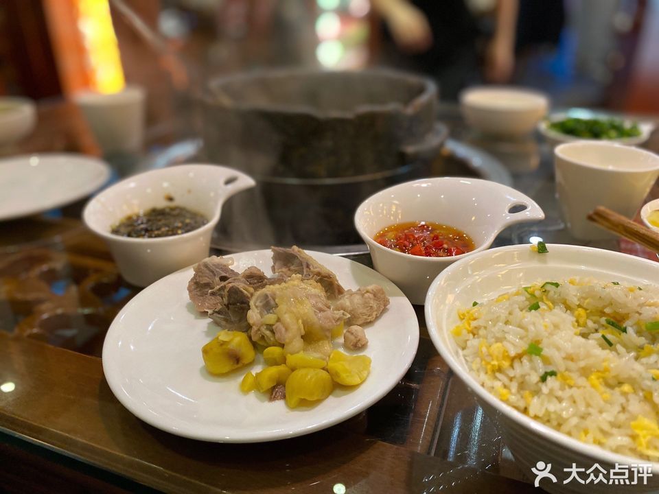 石锅板栗鸡图片