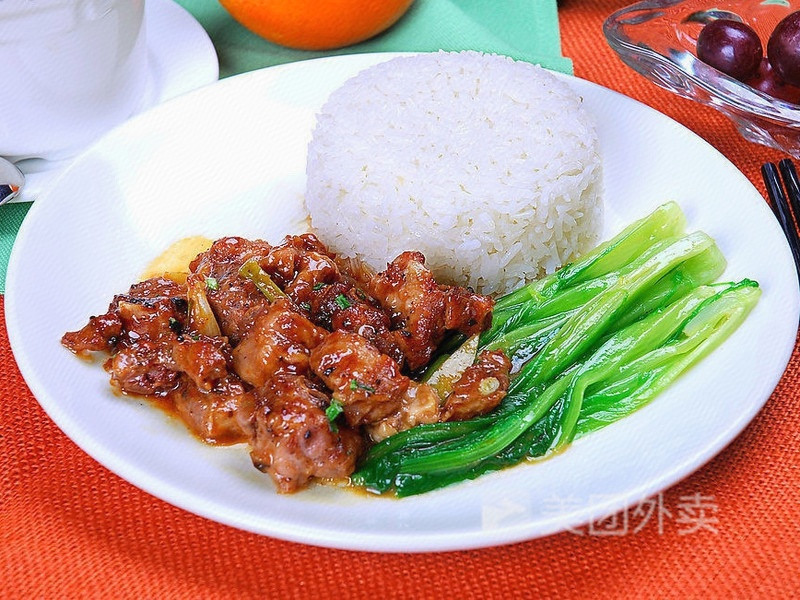 叉烧饭叉烧拼鹅饭推荐菜:湛弘烧腊位于珠海市金湾区南水镇兴南路12号