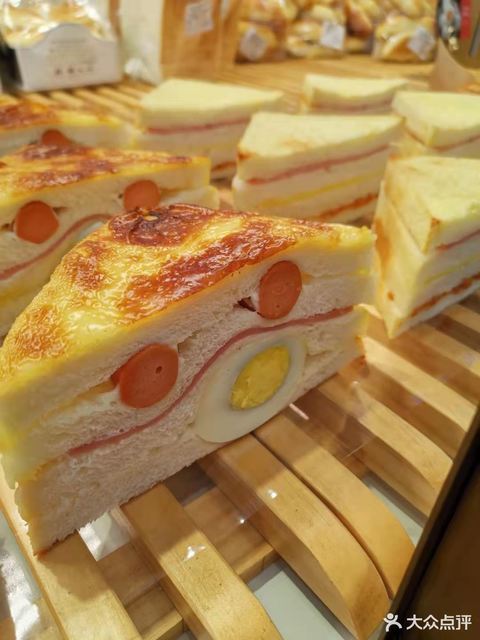 飘香居(红星店)位于眉山市东坡区红星路7-9号推荐菜:水果蛋糕提拉米苏