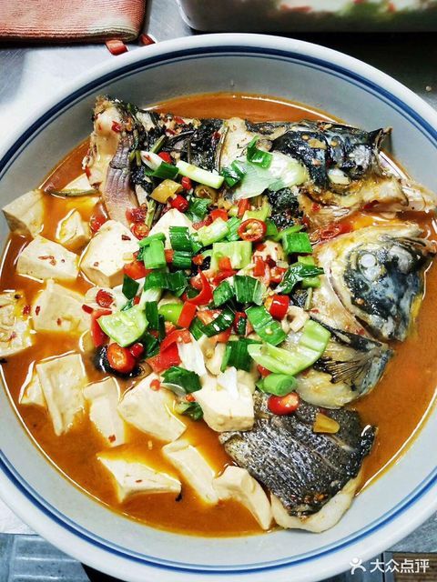 红烧鱼头烧豆腐图片