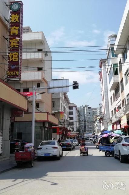 黔南布依族苗族自治州荔波县玉屏街道建设西路45号荔波县教育局电话