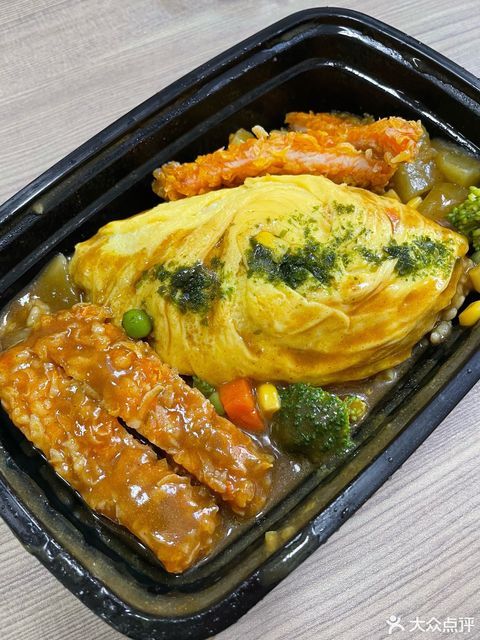 鸡排咖喱蛋包饭图片