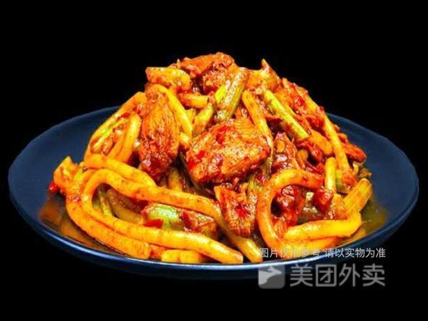 网红酱香鸡腿丁炒米粉图片