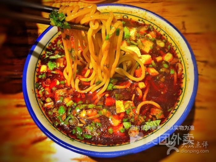 臊子面肥瘦肉夹馍推荐菜:小蛮螺*螺蛳粉位于咸阳市礼泉县城关镇建设路