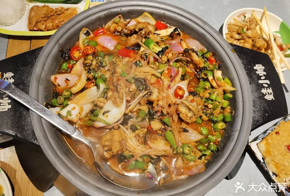 推荐菜:蛙小帅(江南盛天地店)位于南宁市江南区壮锦大道27号江南盛