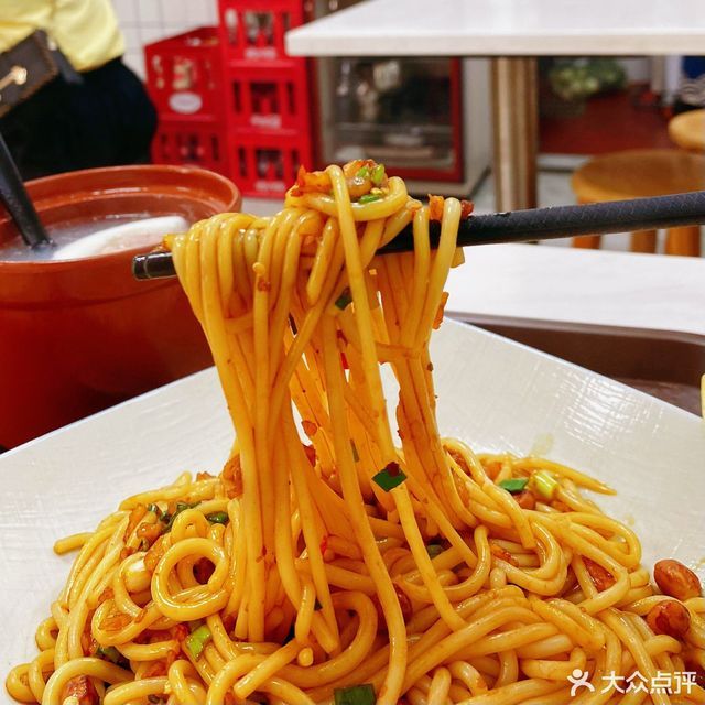 南昌拌粉鸡蛋肉饼汤推荐菜:江西米粉(平湖晶都城店)