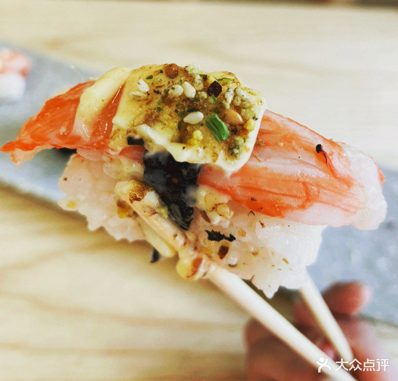 火炙蟹肉握图片