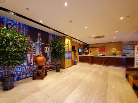 iu酒店(天津科技广场一中心医院店)