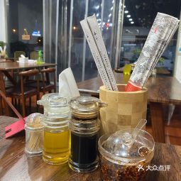 郑志龙过桥米线华夏店