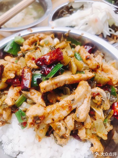 老广牛肉粉炒饭盖饭(新建路店)