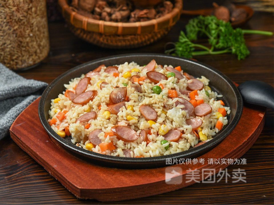 铁板香肠炒饭