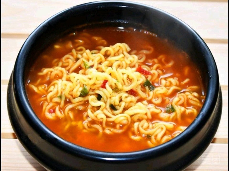 泡菜辛拉面图片