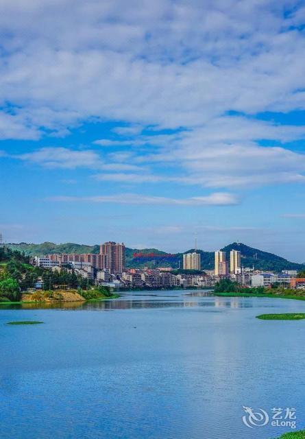 骏怡连锁(湖北黄冈英山县金石路汤和夜市店)