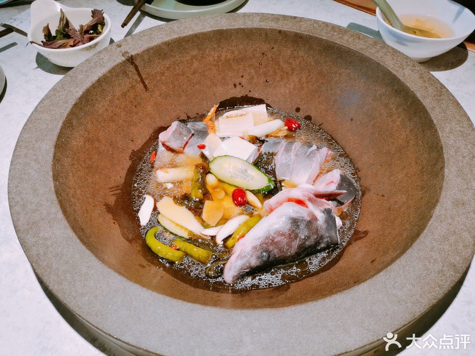 鲜潭蒸汽石锅鱼