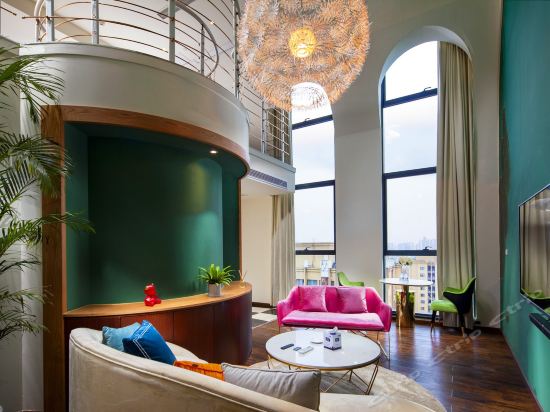 colt house(重庆观音桥万汇中心店)