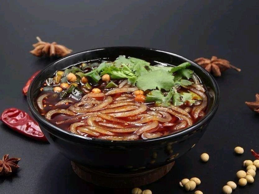 义门白家酸辣粉位于毕节市黔西市文峰路八米街摩尔国际后面推荐菜