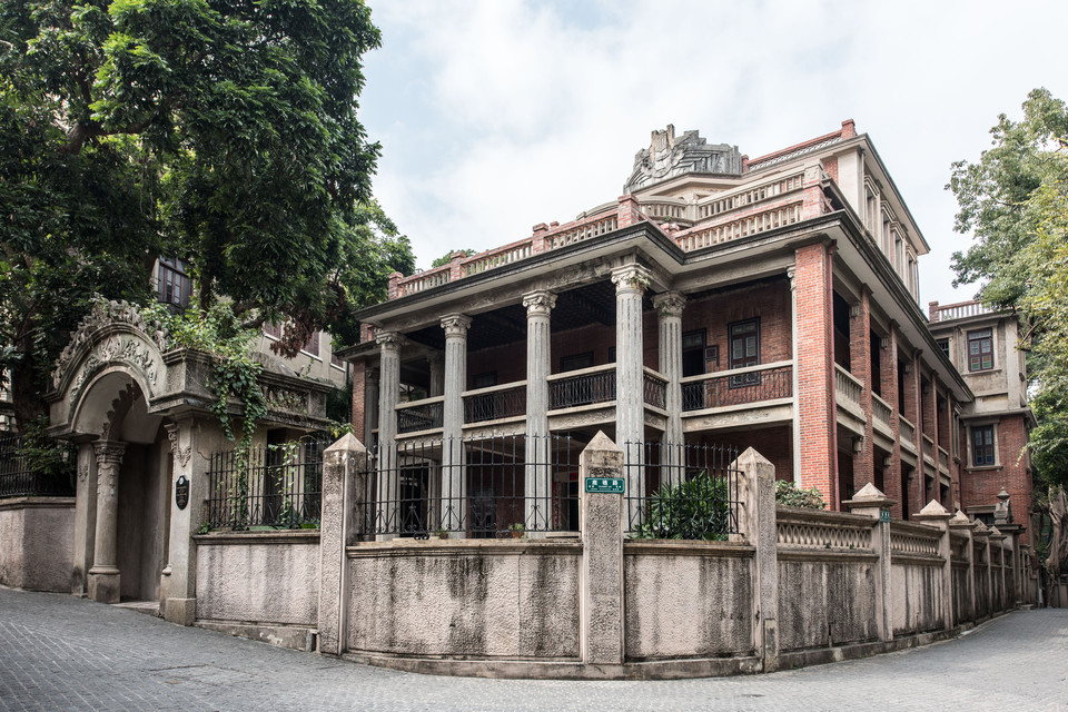 在哪,在哪里,在哪儿):厦门市思明区鼓浪屿鹿礁路36-38号电话:安献堂