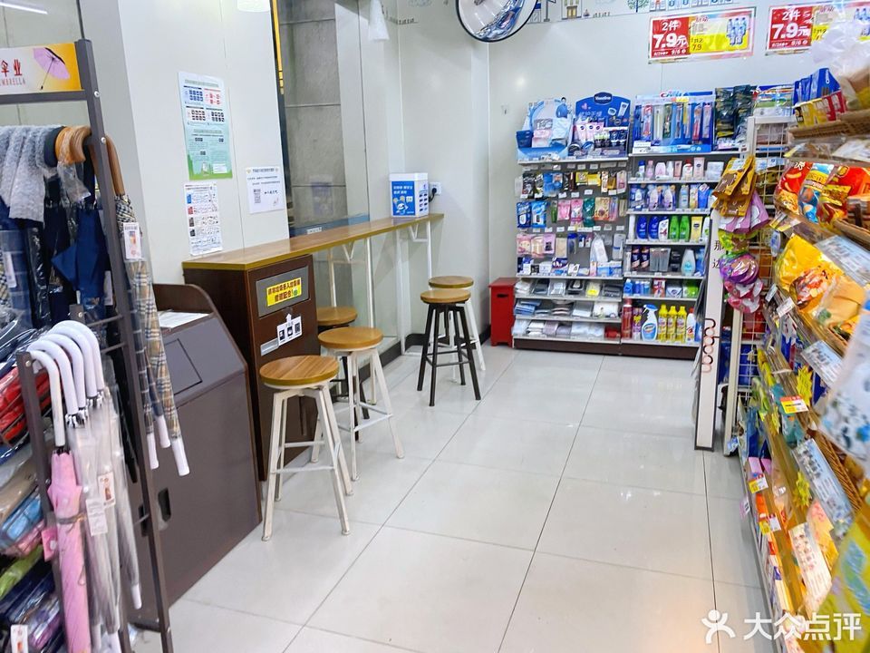 罗森便利店航中路店