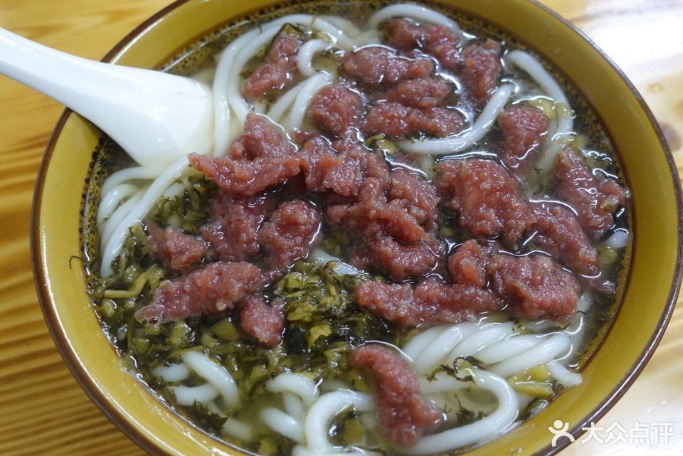 推荐菜:柘荣牛肉水粉老店位于宁德市蕉城区宁川北路与闽东大广场服装