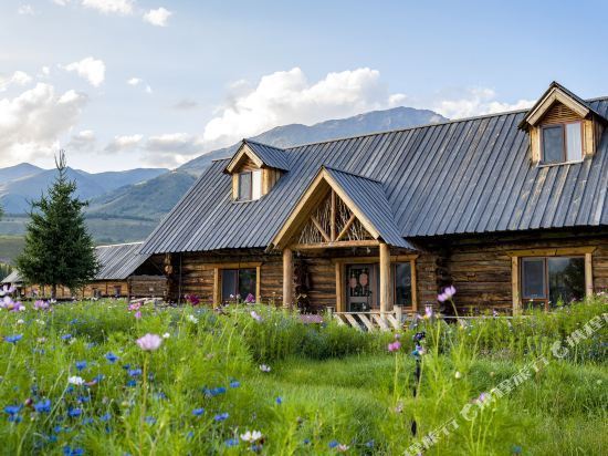 在哪儿):阿勒泰地区布尔津县禾木乡禾木村247号电话:禾木简雅民宿地址