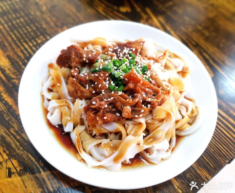 湿炒牛腩粉图片