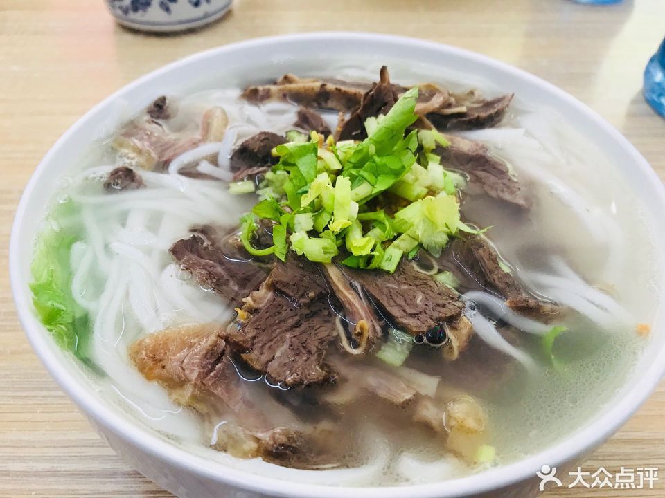 牛腩汤粉图片